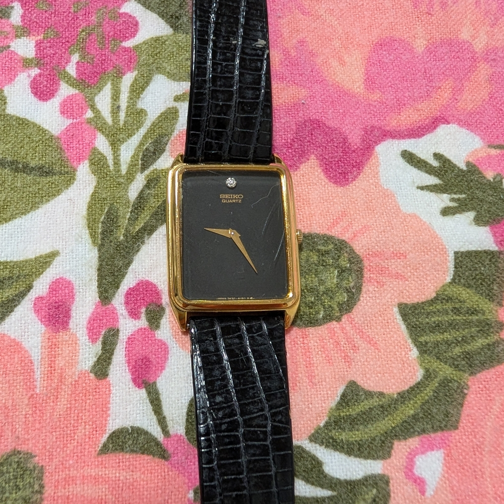 Seiko Gold-Trimmed Black Tank Watch (Runs) Leather Strap Vintage Watch